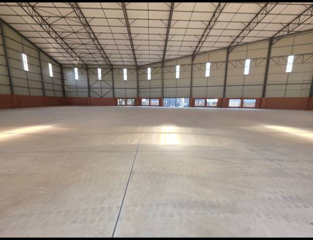 2,199M² WAREHOUSE TO LET IN CROWN